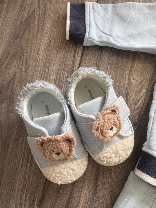 Сет от суитшърт, спортно долнище Окаиди и буйки Майорал. Размер 6 м.