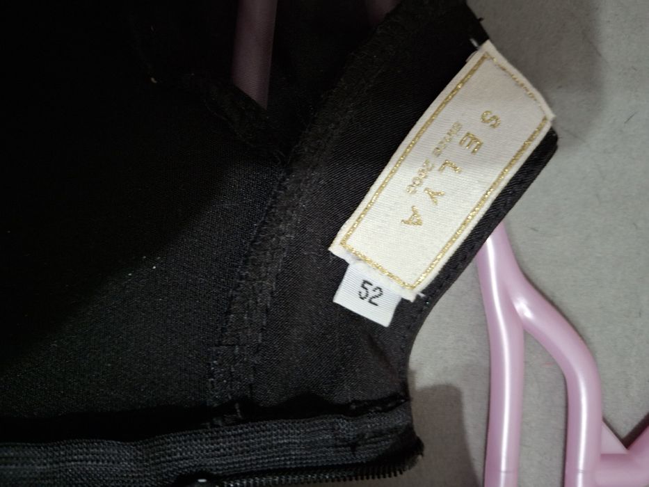 Продам платье и две блузки.тдевала пару раз