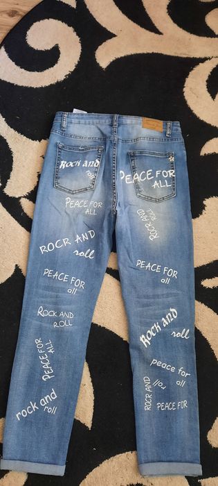 Дамски дънки с леко паднало дъно