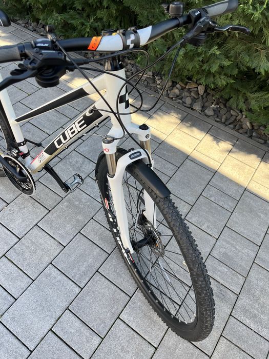 Bicicelta Cube, roti 28