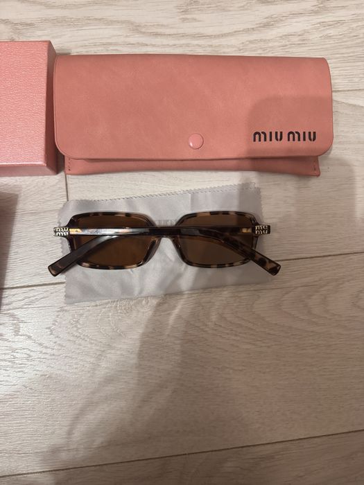 Слънчеви очила на Miu Miu