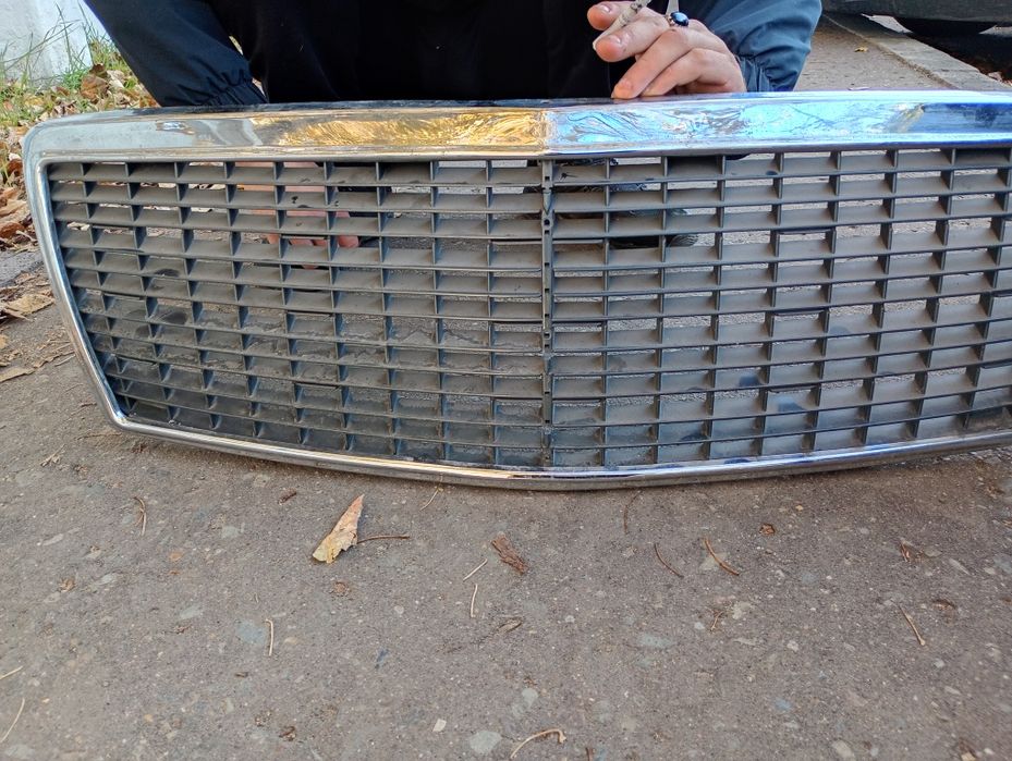 Решетка радиатора на Мерседес 140 ,кабан