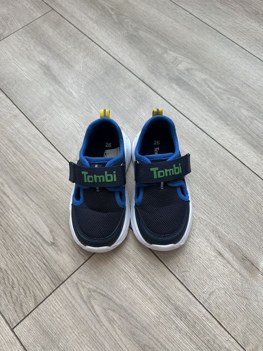 Продам кроссовки