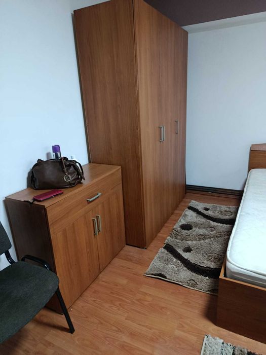 Inchiriez apt cu o camera 45mp in Strapungere Silvestru, decomandat, curat, complet dotat si mobilat