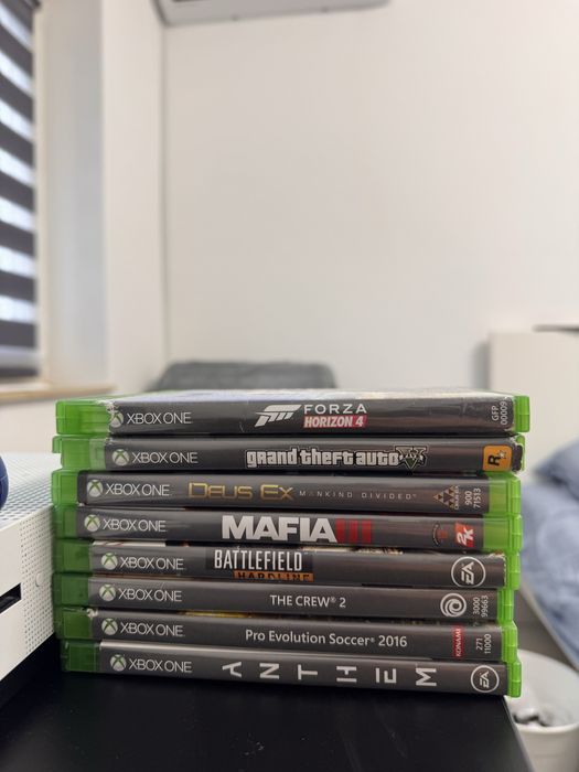 Vand xbox one s(pachet complet+volan+pedale+jocuri+2 Controllere)