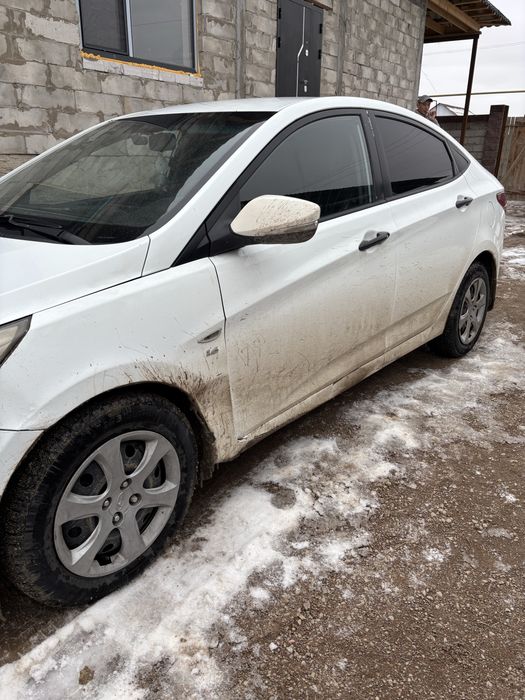 Хюндай акссент 2015