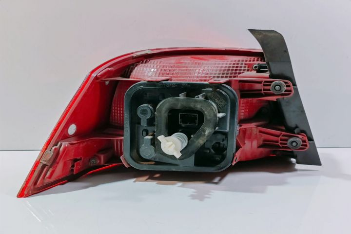 Stop Dreapta  fara soclu 3AE945096F Volkswagen VW Passat B7