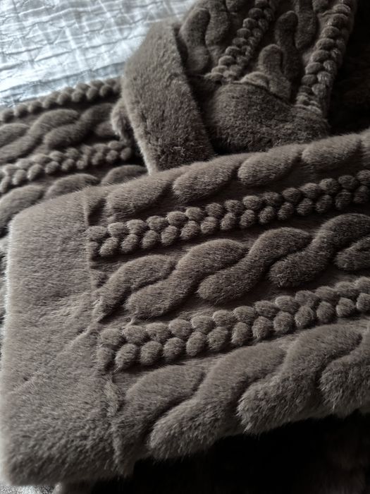 Шуба очень красивая срочно