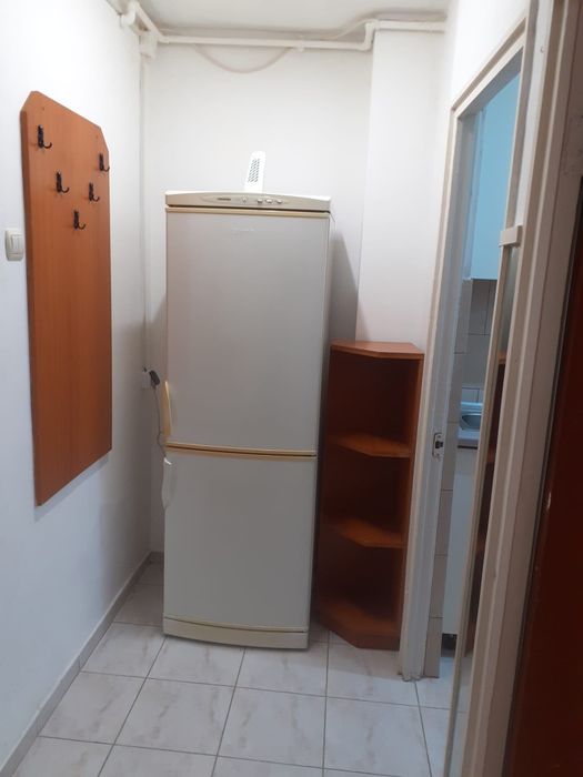 Închiriez garsoniera