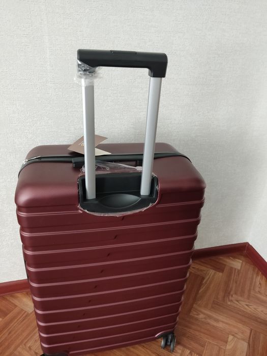 Продам чемодан дорожный