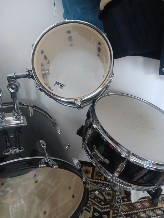 Vând set Pearl Roadshow, bețe plus scaun si bonus un pupitru de note
