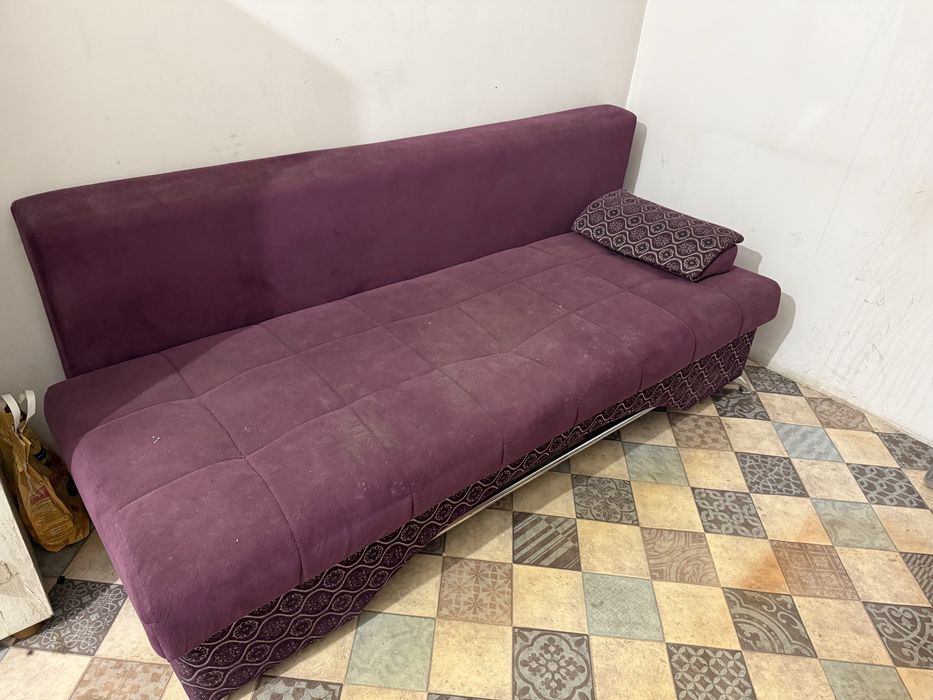 Диван Б/у целый раскладной