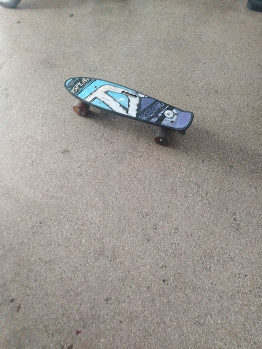 Vând skateboard bun