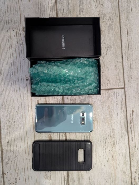 Vând sau schimb samsung s10e stare impecabilă