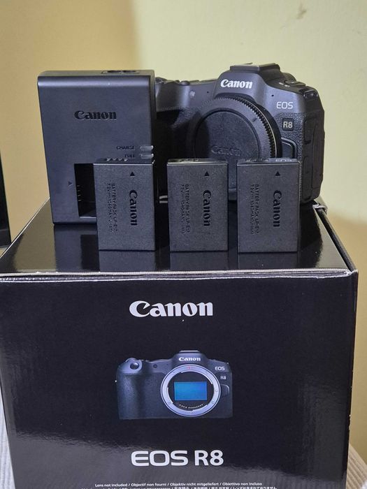 CANON EOS R8 + 3 acumulatori originali