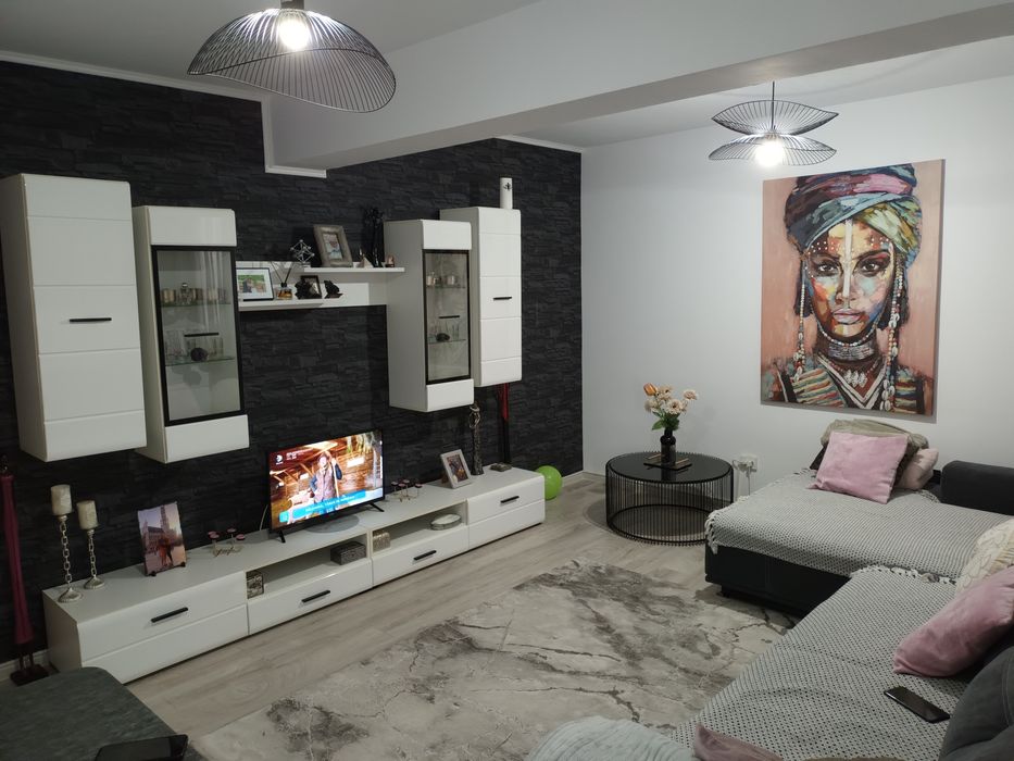 Vând aprtament 2 camere în zona Rahova