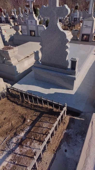 Loc de veci granit masiv