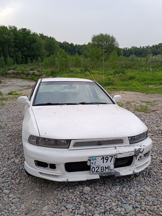 Mitsubishi Galant 8