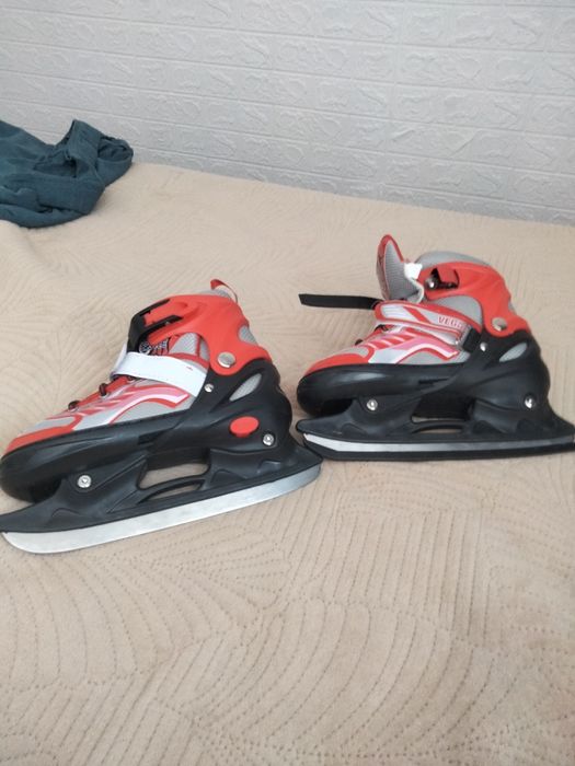 Продам коньки от34 до 38 размера увеличивается