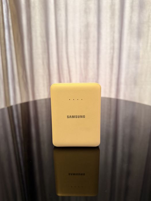 Vand baterie externa Samsung 8400 mAh