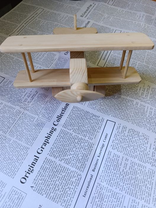 Самолёт из дерева