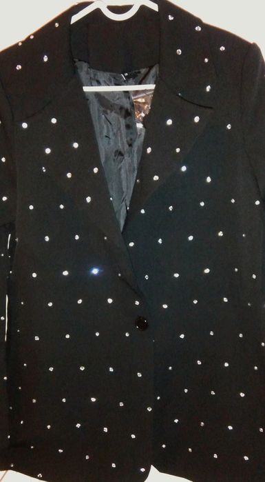 Дамско сако с инкрустирани камъчета