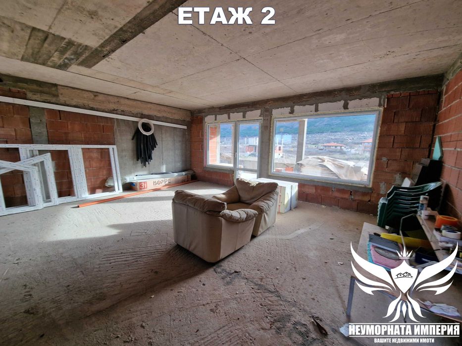 Продавам 3ет. къща 402РЗП, гараж и двор 460кв. гр.Асеновград,кв.Изток