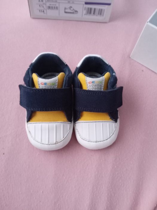 Бебешки обувчици