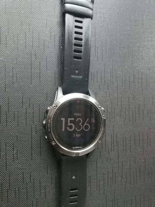 Часовник с GPS Garmin Fenix 5
