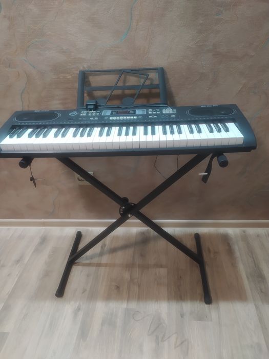 Синтезатор с подставкой