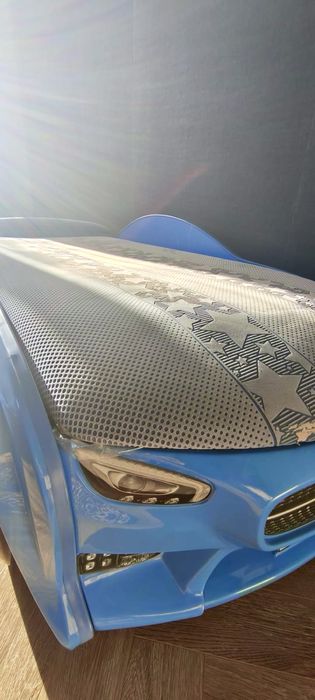 Детская кровать машина