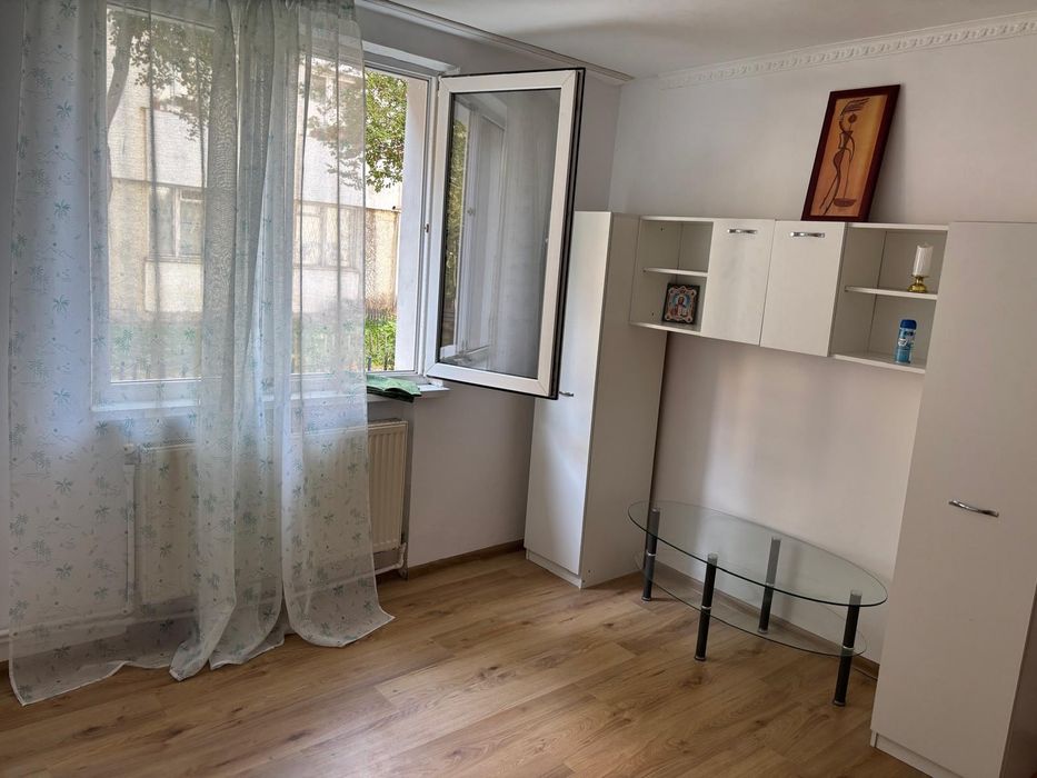 Garsoniera de închiriat