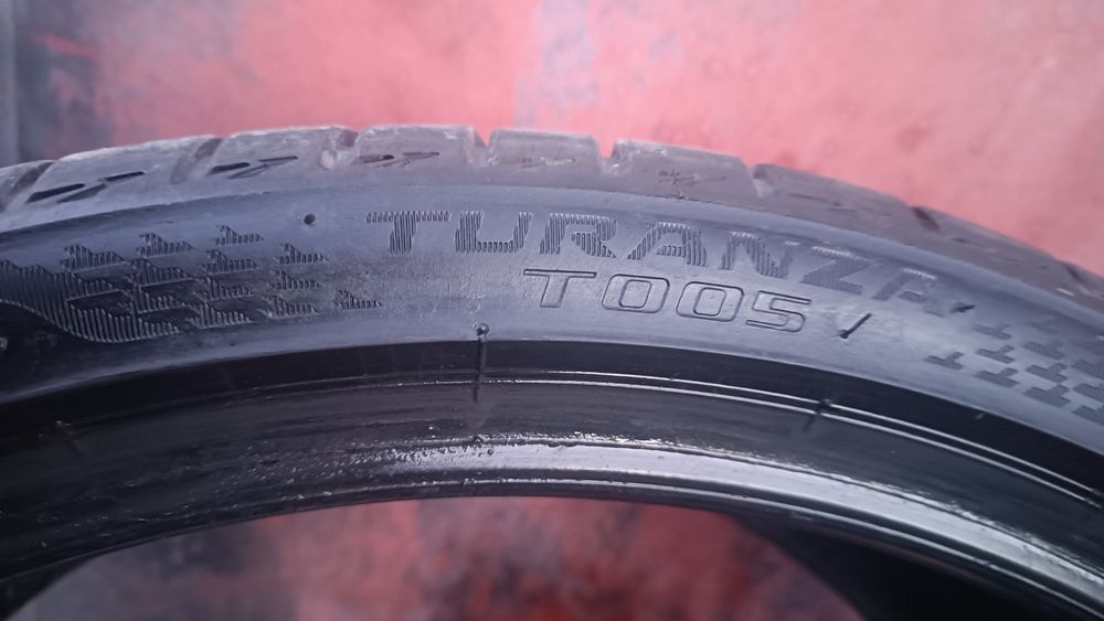 255/35/21 Bridgestone