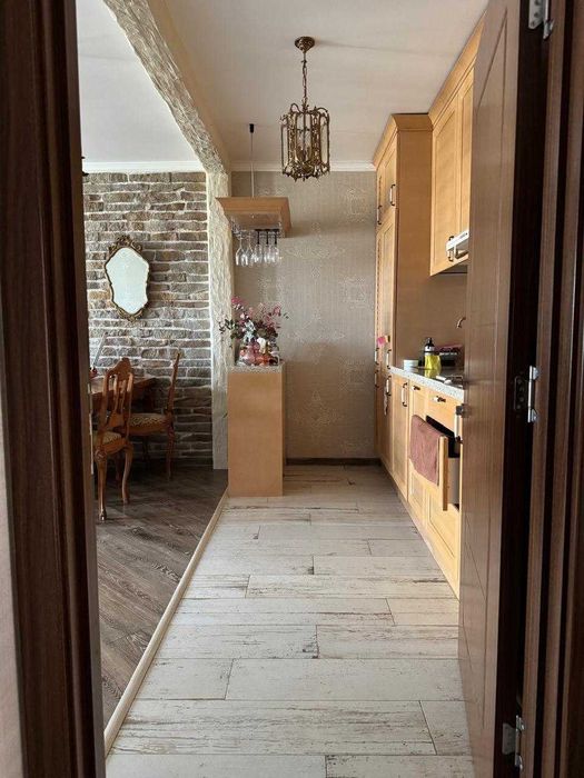 Тристаен апартамент в комплекс перла + кладовка