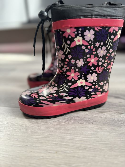 Продам резиновые сапожки доя девочки