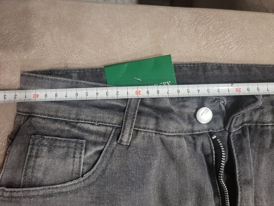 Джинсы новые с этикеткой.