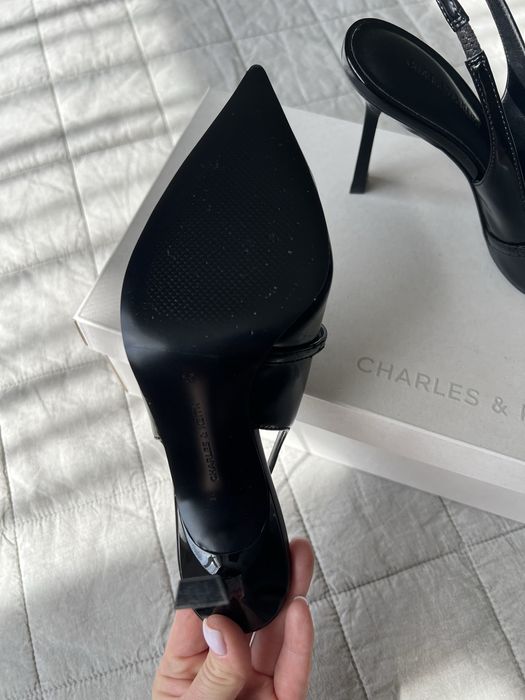 Босоножки с открытой пяткой