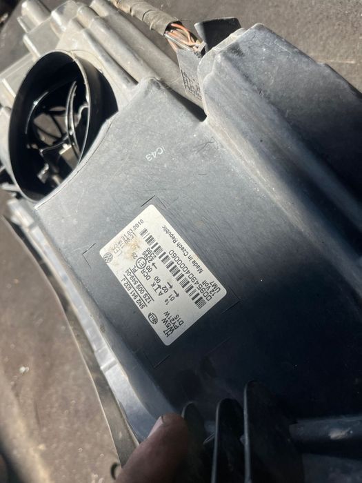 Фар за части с ксенон за Vw tiguan 2008 година десен