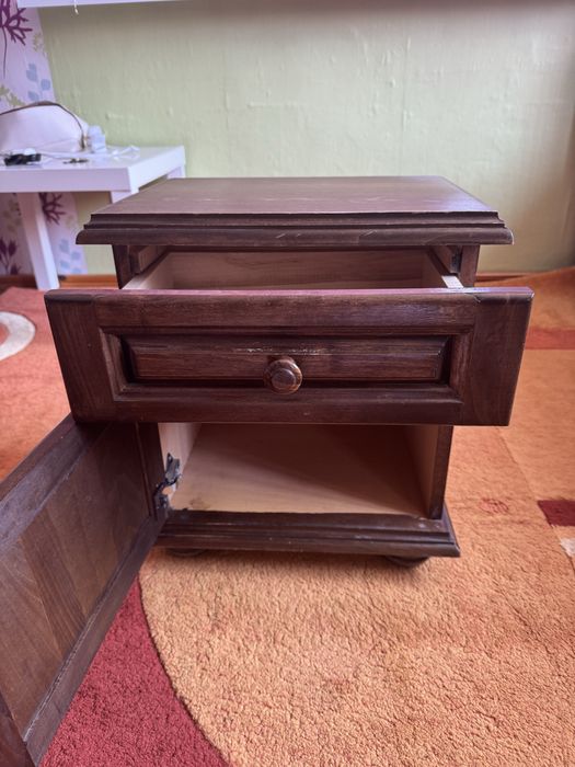 Нощно шкафче кафяво