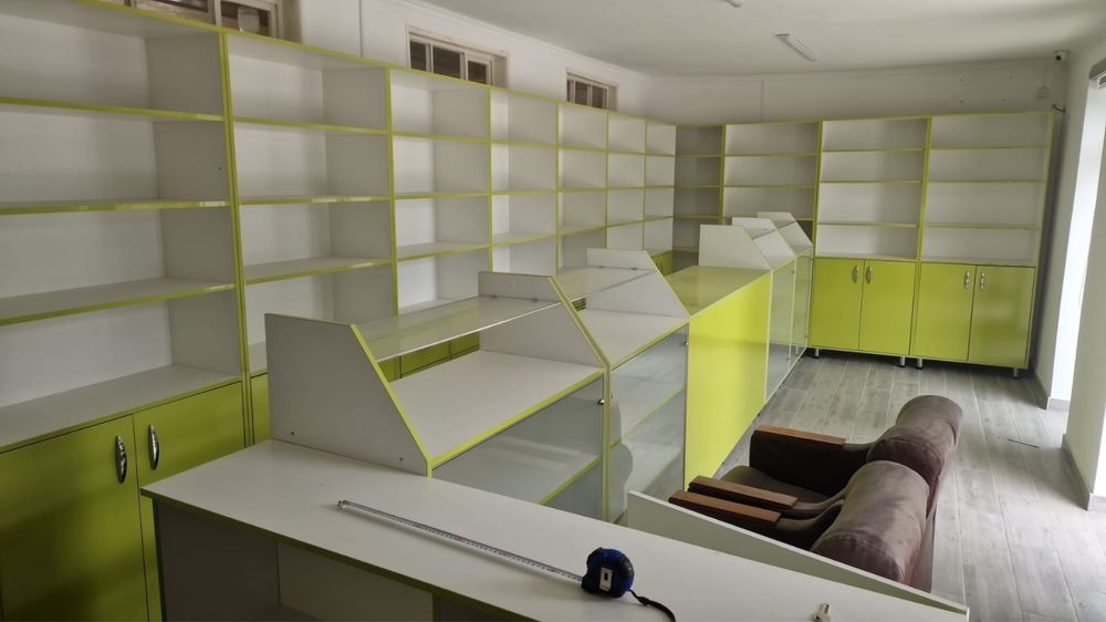 Мебель полки витрины