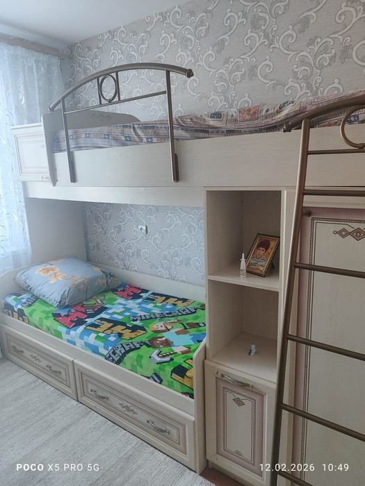 Продам прихожую и детскую.