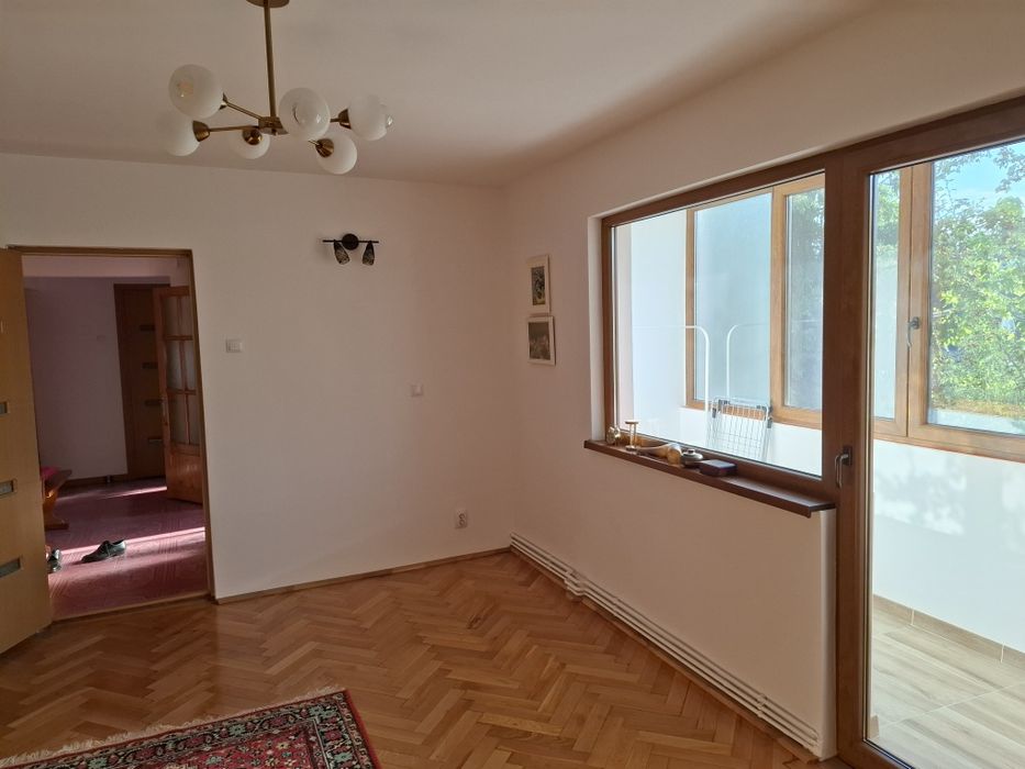 Inchiriez apartament