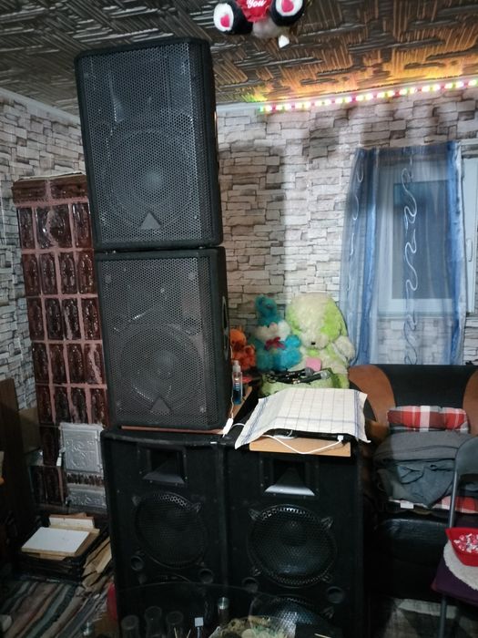 Boxe pe 12" pasive 2x400w echipate cu difuz. Eminence