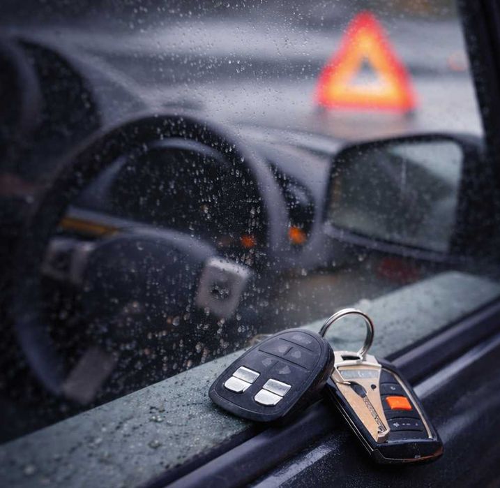 Авто не открывается, ключи внутри