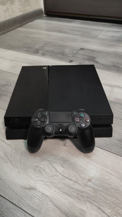Playstation 4 ( Ps4 ) + controller