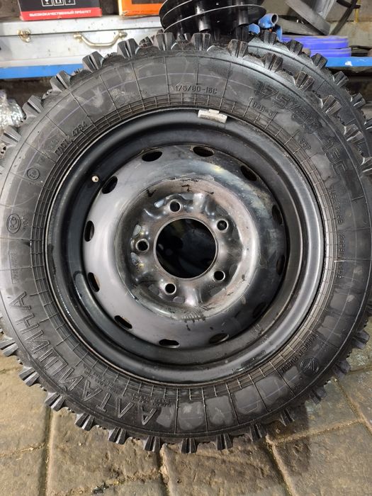 Продам шины на Ниву