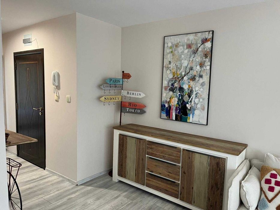 Дава се под наем Двустаен апартамент в к.к. Св.Св. Константин и Елена - 70 кв.м за 698.19 € - Снимка #2