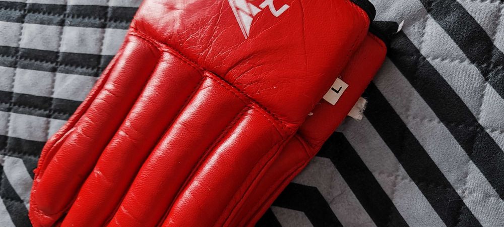 Боксерские перчатки