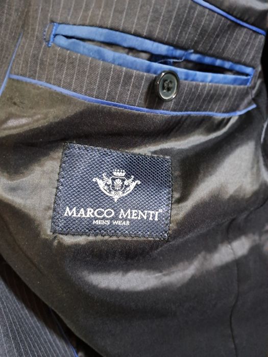 Двубортный костюм