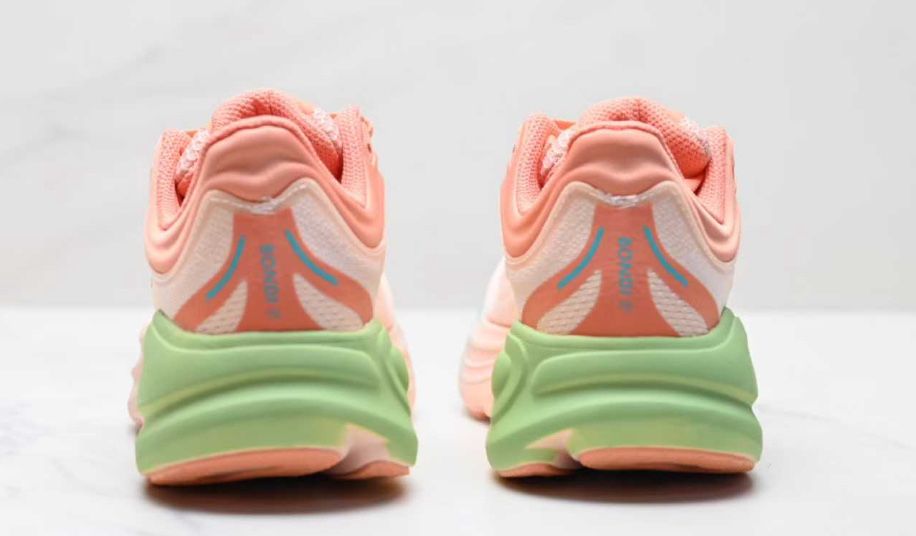 Нови дамски маратонки с кутия Hoka Bondi 9